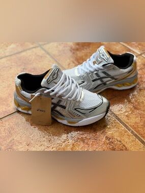 Size 8 Men’s And Women’s 9.5 - Asics Gel Kayano 14 Metallic Silver Gold